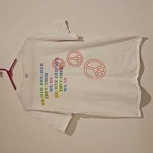 Love is Love pronouns LGBTQ graphic tee SEE BACK Large Be Kind PRIDE MONTH